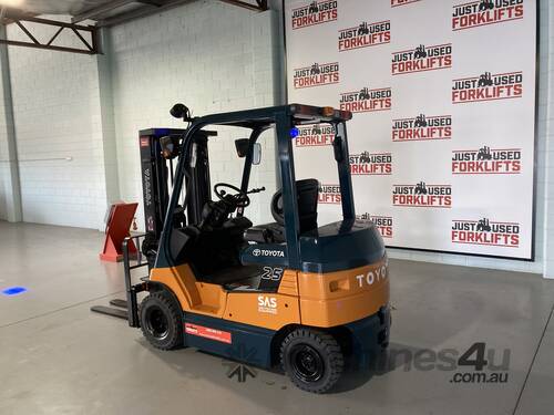2010 TOYOTA 7FB25 ELECTRIC 4 WHEEL COUNTER BALANCED FORKLIFT CONTAINER ENTRY4300 METER 3 STAGE  $21,