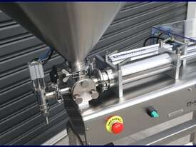50-500ml Pneumatic Liquid Filler - picture0' - Click to enlarge