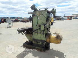 DENBIGH 3 PHASE MILLING MACHINE - picture0' - Click to enlarge