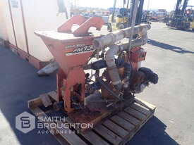 DITCH WITCH COMPRISING OF 2 X 1514 LITRE POLY TANKS & 1 X FM13V PUMP - picture1' - Click to enlarge