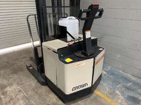 Crown Walkie Reach Stacker - picture2' - Click to enlarge