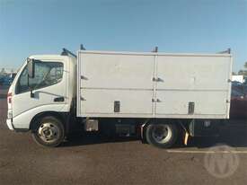 Hino Dutro - picture2' - Click to enlarge