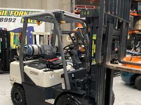 Crown 3 Ton LOW LOW HOURS Forklift  - picture0' - Click to enlarge