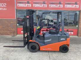 2017 TOYOTA 8FBN25 ELECTRIC FORKLIFT HEAVY DUTY BATTERY & RAPID CHARGE CHARGER 32 AMP PLUG 3 PHASE R - picture0' - Click to enlarge