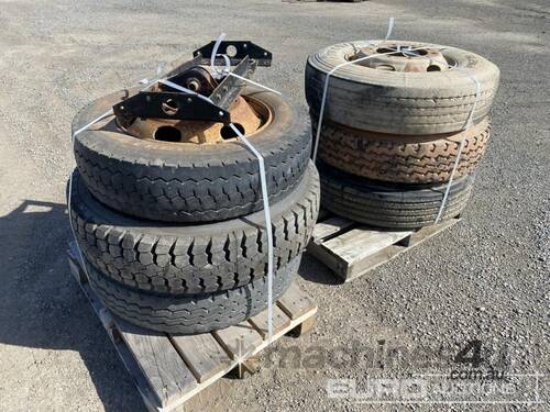 Truck Tyres (6 of)