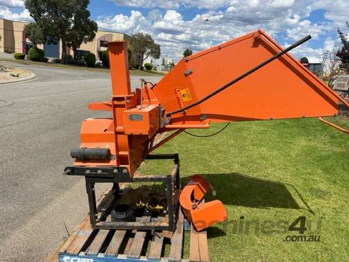 Wood Chipper Barrett 3PL PTO 6 in feed takes 4 inch log