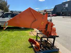 Wood Chipper Barrett 3PL PTO 6 in feed takes 4 inch log - picture0' - Click to enlarge