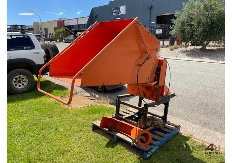 Used barrett Wood Chipper Barrett 3PL PTO 6 in feed takes 4 inch log Wood Chippers Shredders in