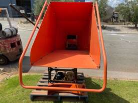 Wood Chipper Barrett 3PL PTO 6 in feed takes 4 inch log - picture2' - Click to enlarge