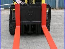 2500kg Capacity Rotator Forklift Attachment - Brand New!! - picture0' - Click to enlarge