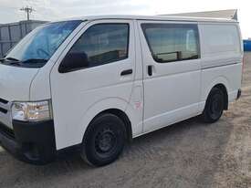 Toyota Hiace KDH - picture2' - Click to enlarge