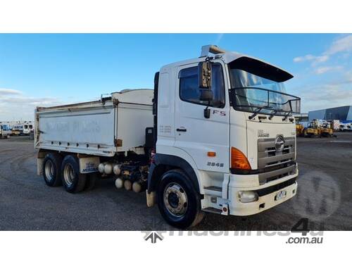 Hino FS 700