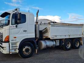 Hino FS 700 - picture2' - Click to enlarge