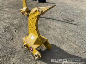 Unused Ripper to suit Komatsu PC 200 - picture0' - Click to enlarge