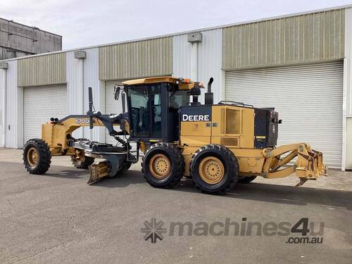 John Deere 670GP Grader