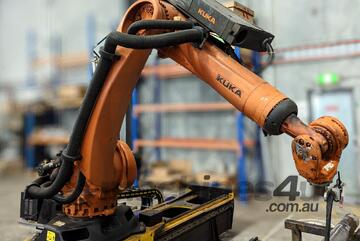 Kuka Systems KR90 and 7th axis track