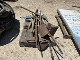 1 x Pallet of Assorted Shovels - picture1' - Click to enlarge