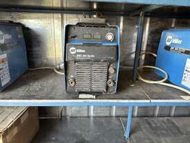 1 x Miller 304 Series Welder - picture1' - Click to enlarge