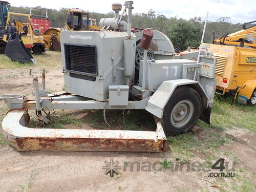 Mobile wood chipper