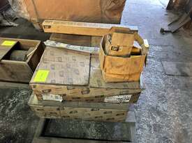 1x Pallet And Crate Of Caterpillar Accessories - picture1' - Click to enlarge