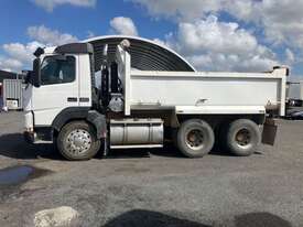 2002 Volvo FM 12 Tipper - picture2' - Click to enlarge