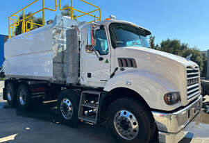 Mack METRO-LINER Water truck Truck