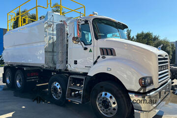 Mack METRO-LINER Water truck Truck