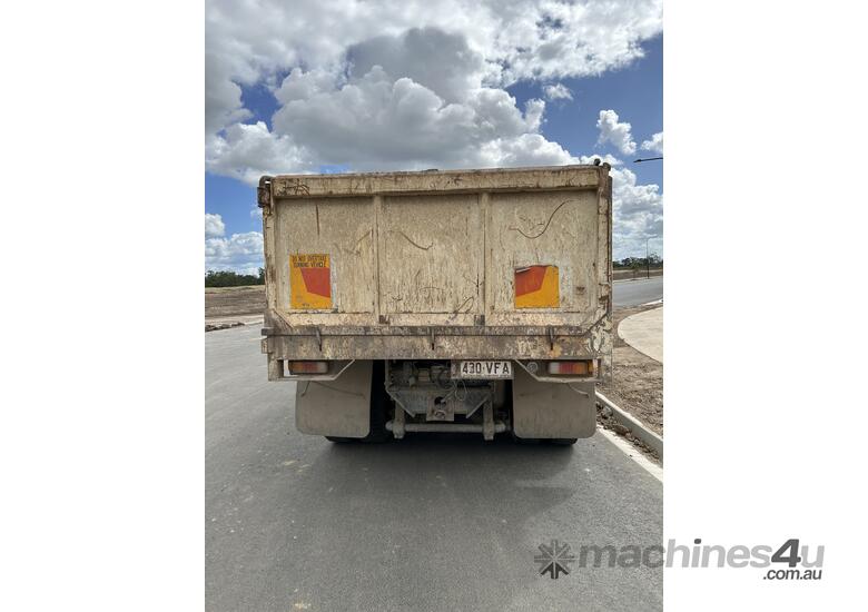 caption 2000 Volvo FM12 Tipper Truck