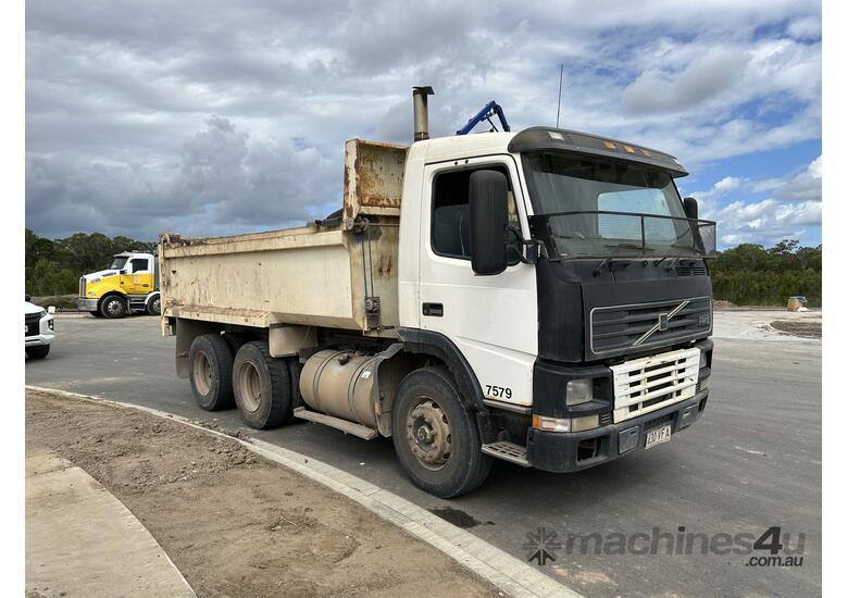 caption 2000 Volvo FM12 Tipper Truck
