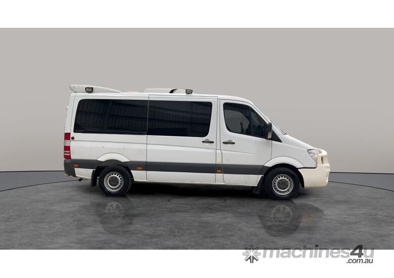 caption 2010 Mercedes-Benz Sprinter 319CDI MWB Low Roof RWD T/Diesel (Auto)