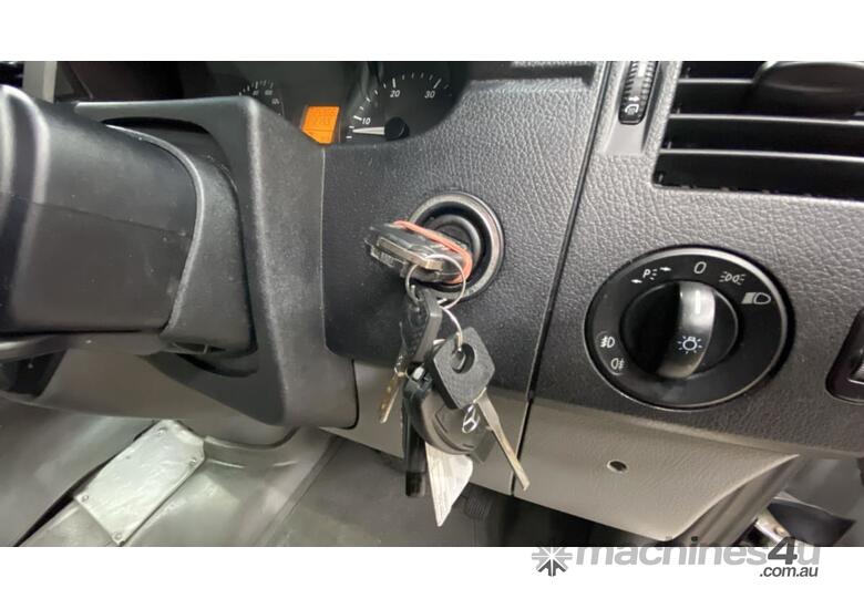 caption 2010 Mercedes-Benz Sprinter 319CDI MWB Low Roof RWD T/Diesel (Auto)