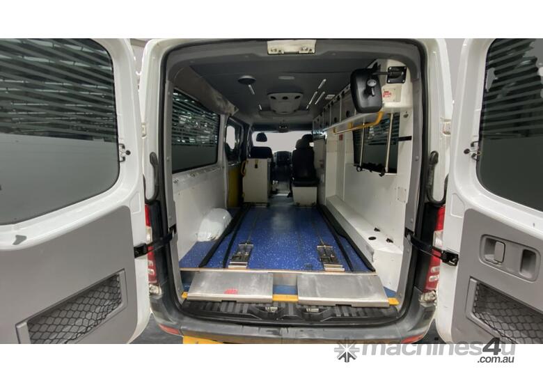 caption 2010 Mercedes-Benz Sprinter 319CDI MWB Low Roof RWD T/Diesel (Auto)
