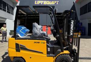 Hyundai 3 Tonne Electric Forklift