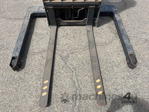 caption Crown ST3020TT4250 Reach Stacker