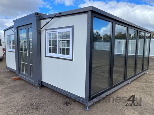 Expandable Container House with 1 Floor to Ceiling Glass Walls & Ensuite