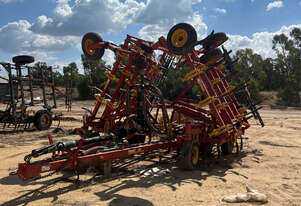 Bourgault 8810 / 5250 Air Seeder Complete Single Brand Seeding/Planting Equip