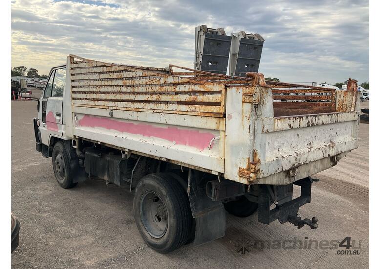 caption 1998 Daihatsu Delta Tipper