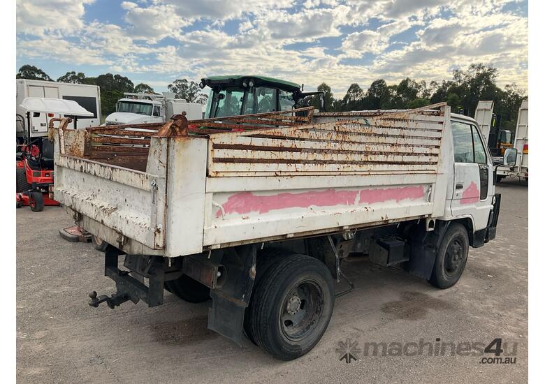 caption 1998 Daihatsu Delta Tipper