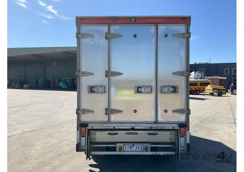 caption 2021 Mitsubishi Fuso Canter 515 Refrigerated Pantech