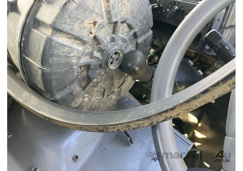 caption 2005 Mitsubishi Fuso Canter 7/800 Cab Chassis Day Cab