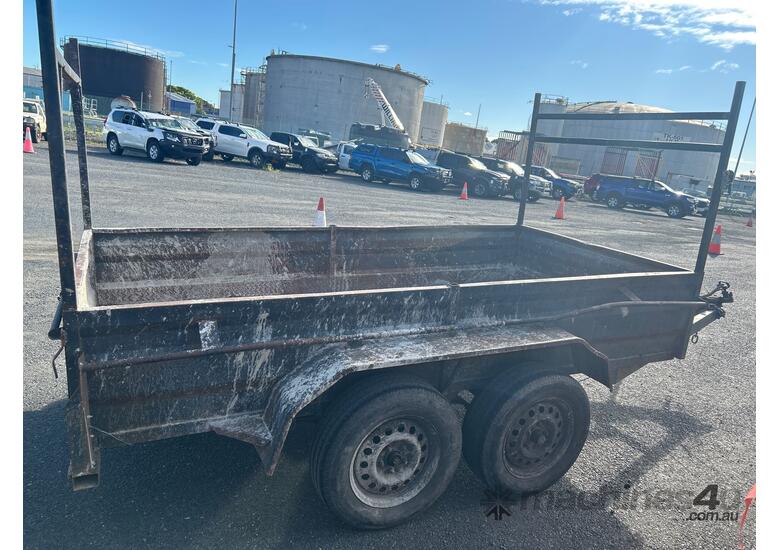 caption 2014 B&M Trailers Tandem Axle Box Trailer
