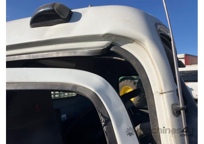 caption 2017 Mitsubishi Fuso Canter Service Body