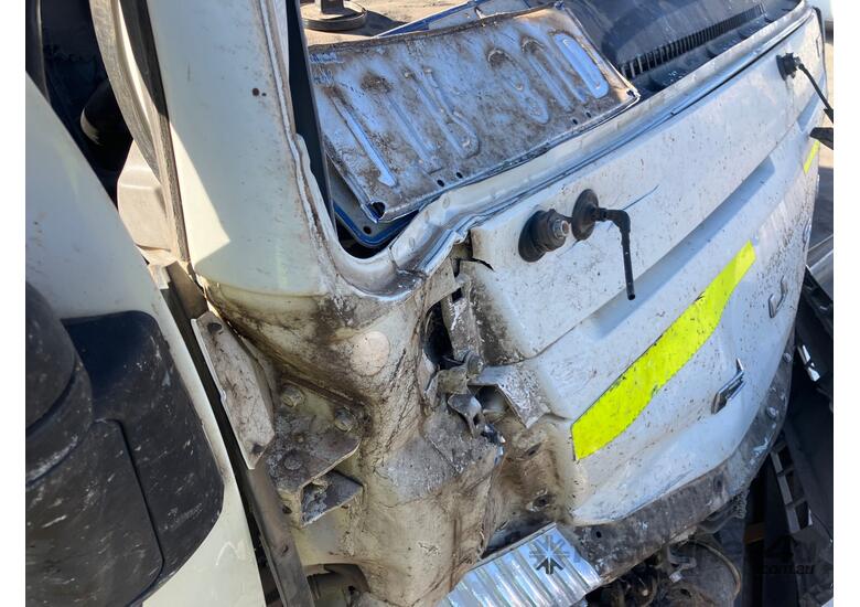 caption 2017 Mitsubishi Fuso Canter Service Body