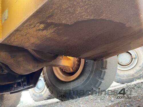 caption Hyundai HL770-7A Articulated Wheel Loader