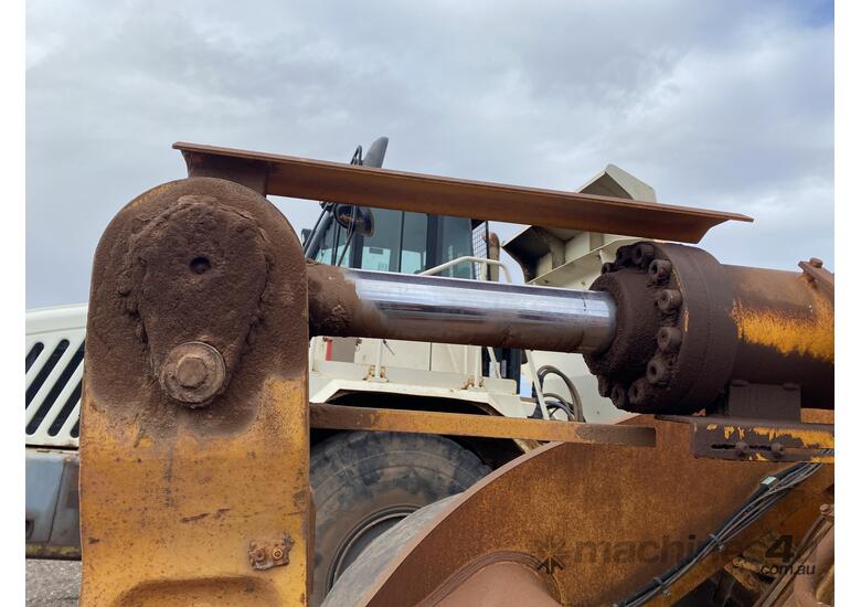 caption Hyundai HL770-7A Articulated Wheel Loader