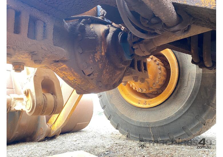 caption Hyundai HL770-7A Articulated Wheel Loader