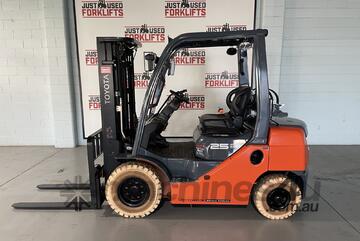 2022 TOYOTA GENII Model 32-8FG25 4500 3 STAGE CONTAINER ENTRY MAST