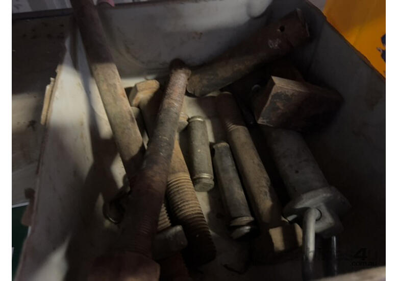 caption tractor linkage s Draw bar pin hydraulic fittings