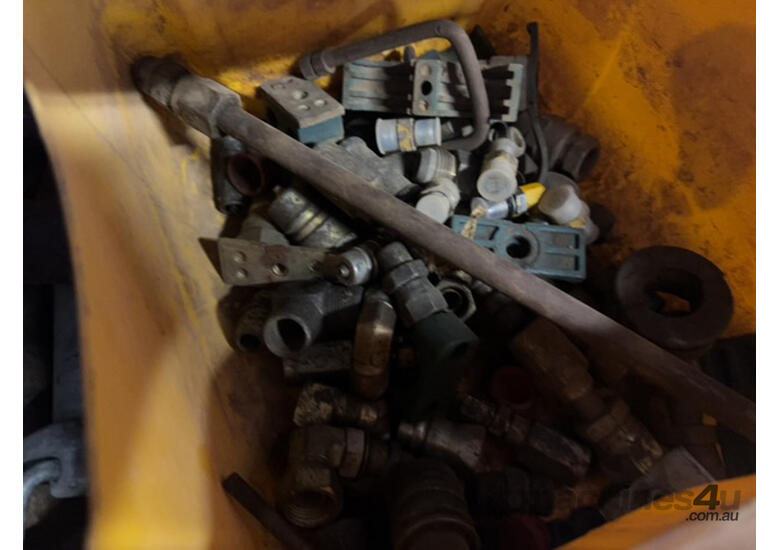 caption tractor linkage s Draw bar pin hydraulic fittings