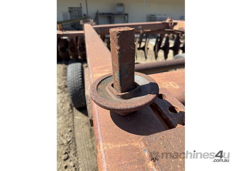 caption INTERNATIONAL 770 DISC PLOUGH